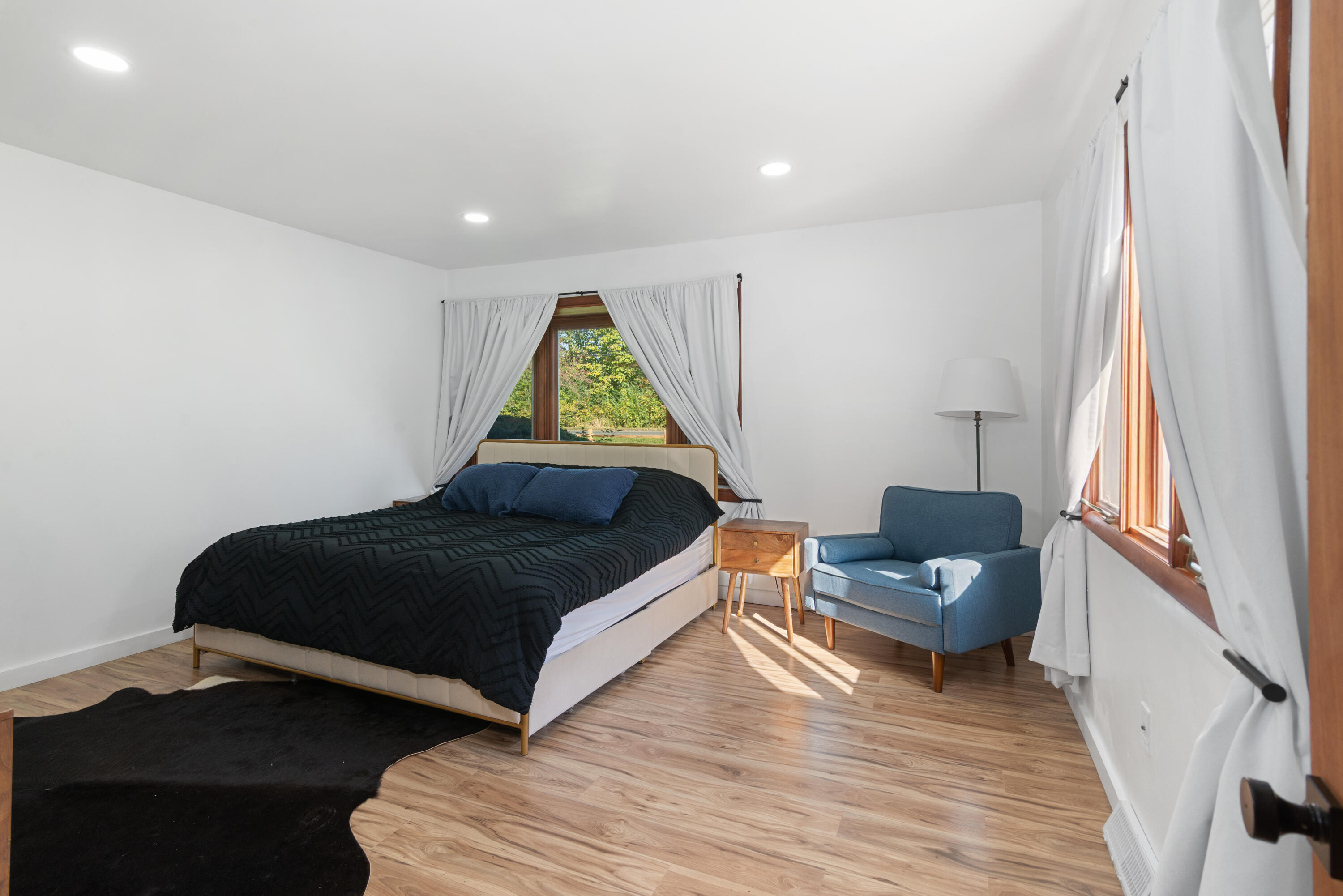6810 N Territorial Road