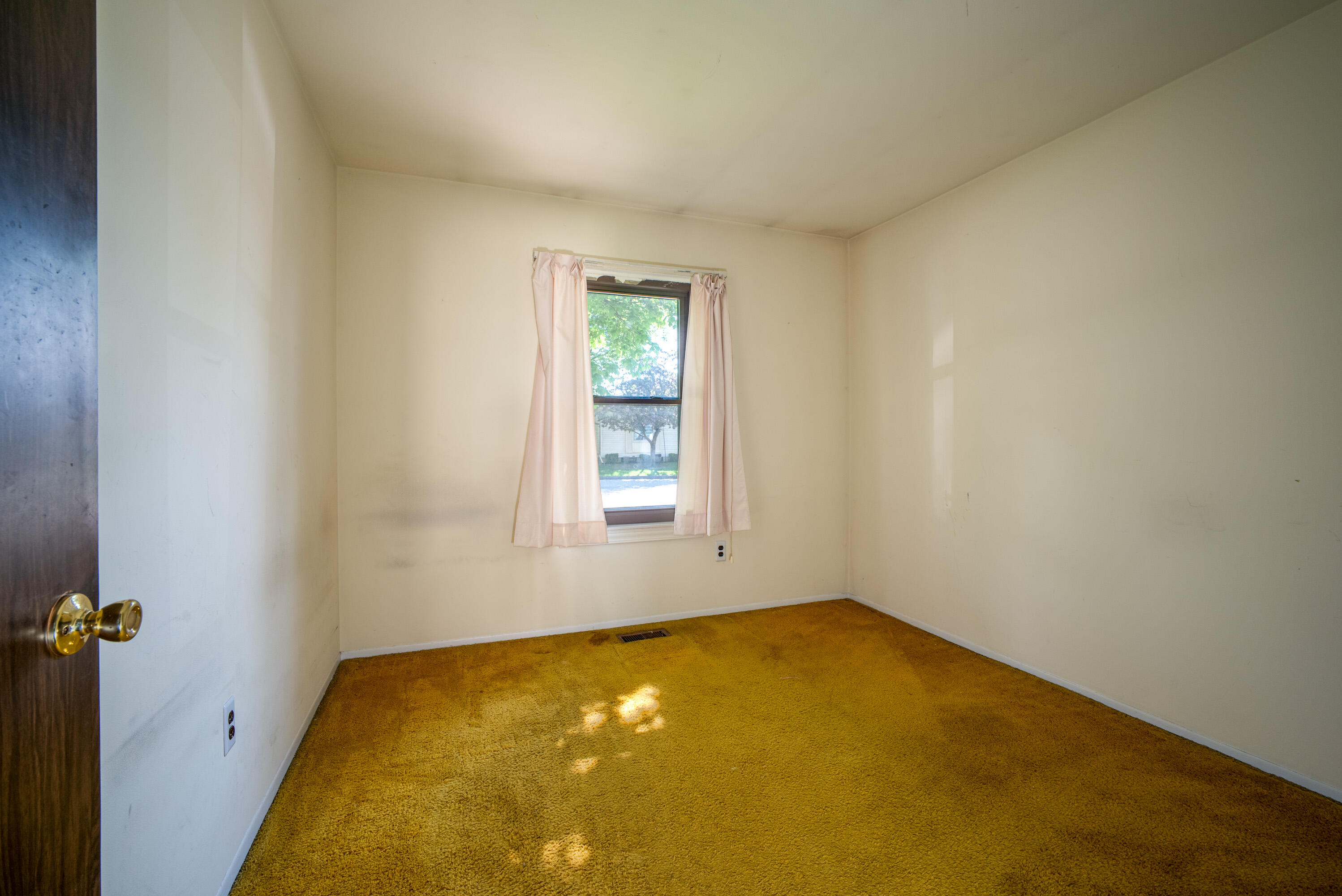 2887 Roundtree Drive
