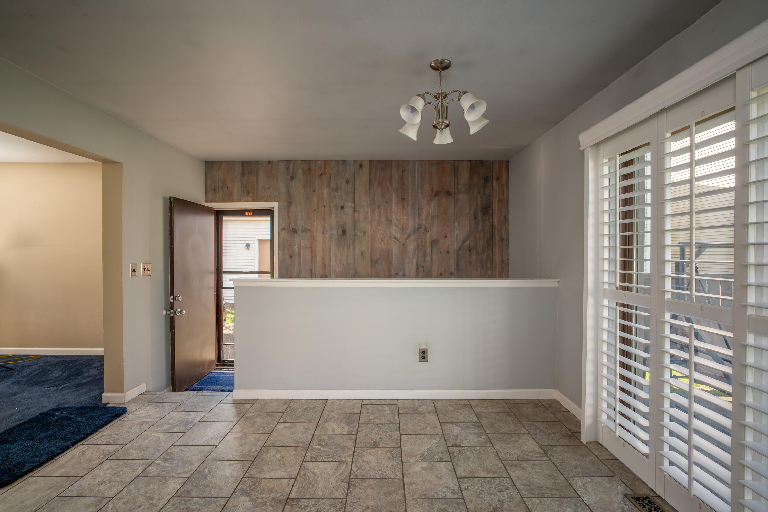 2887 Roundtree Drive