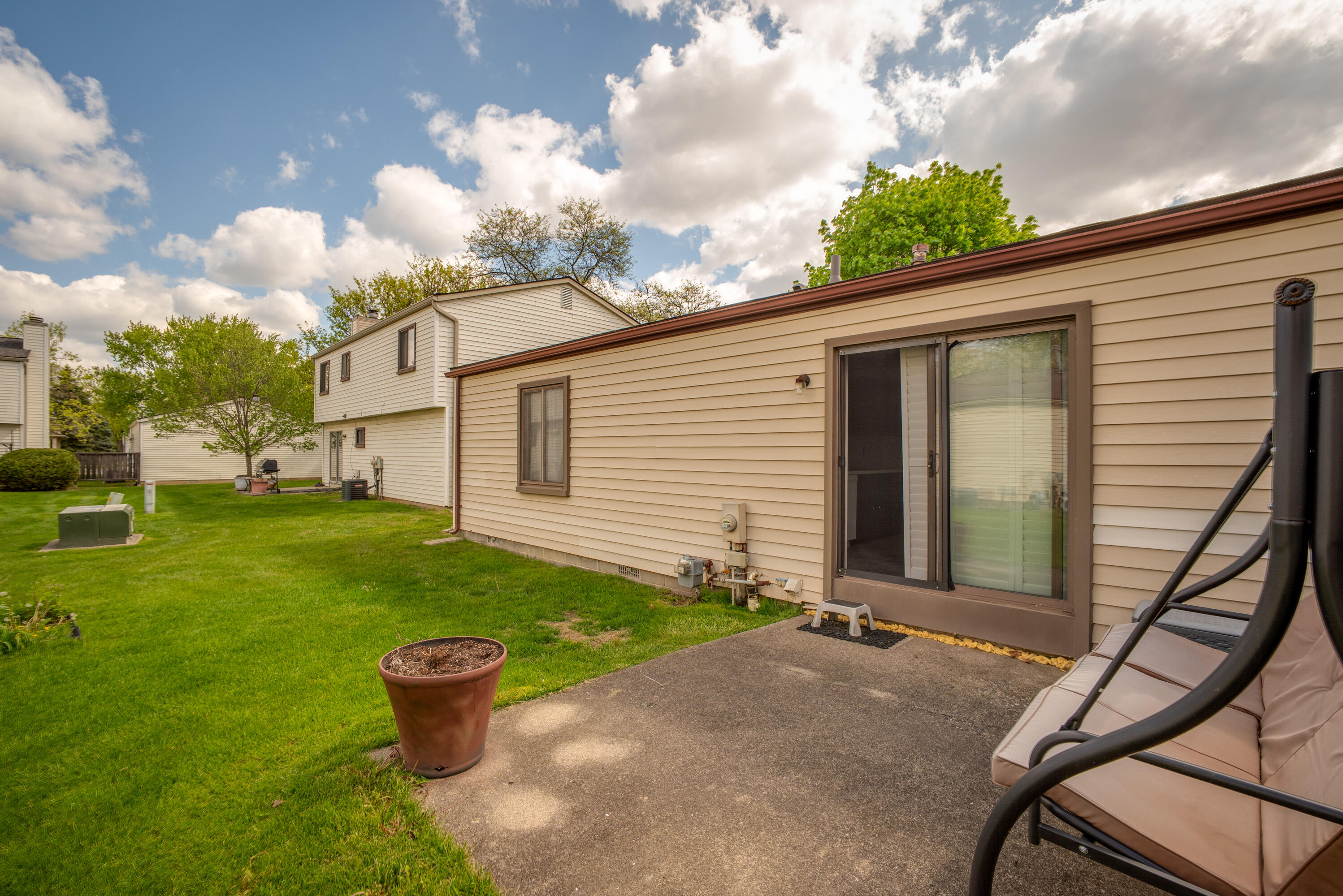 2887 Roundtree Drive