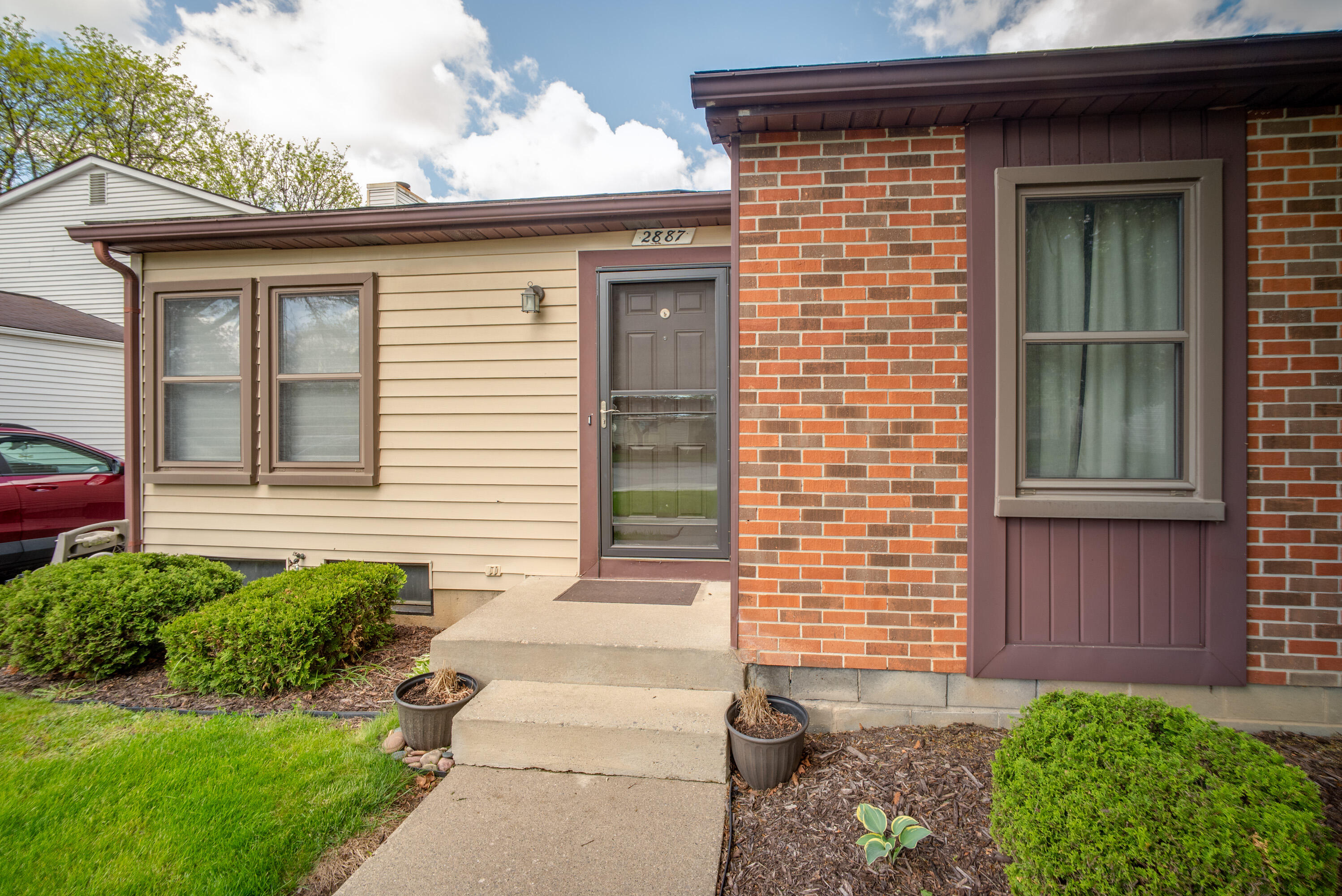 2887 Roundtree Drive
