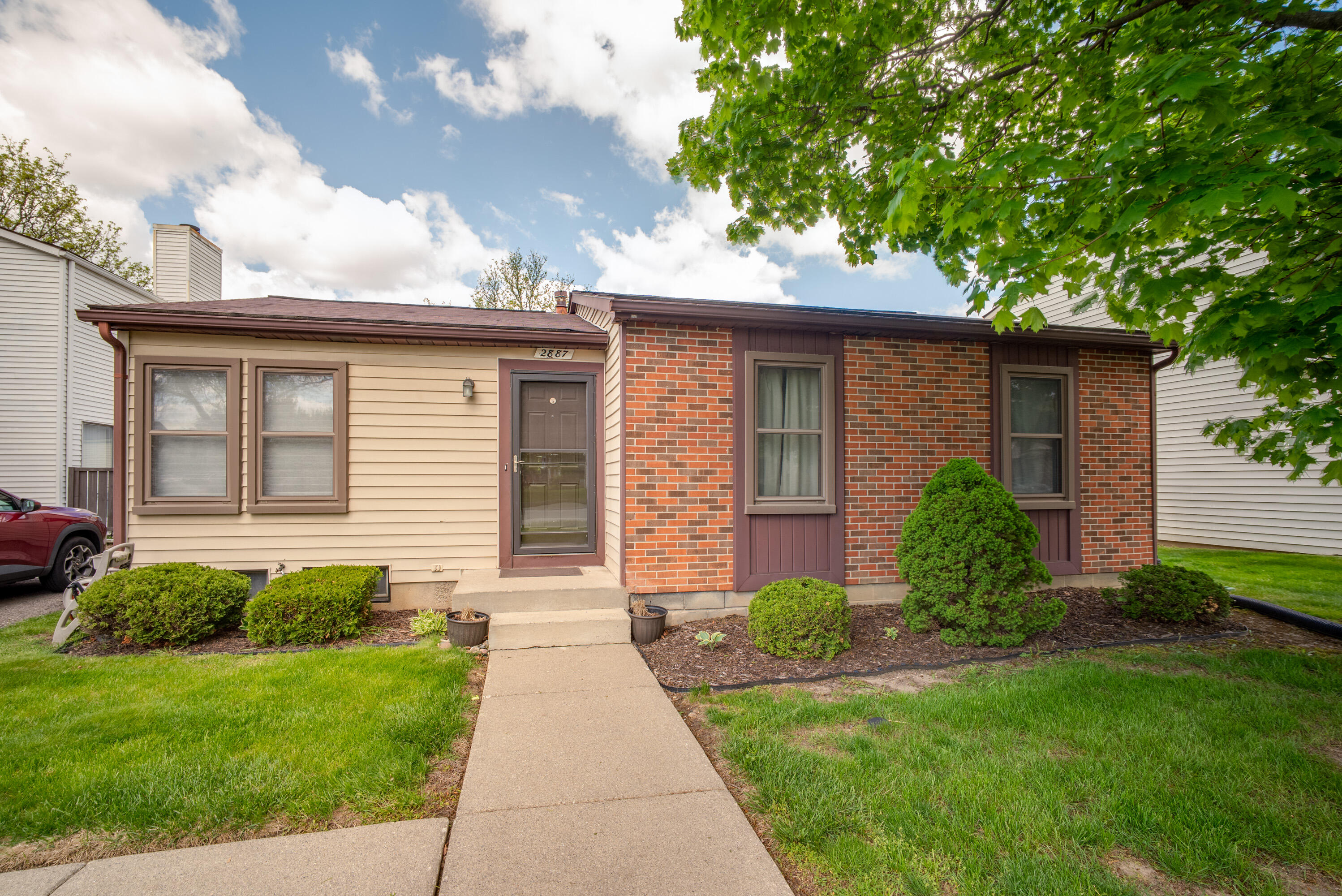 2887 Roundtree Drive