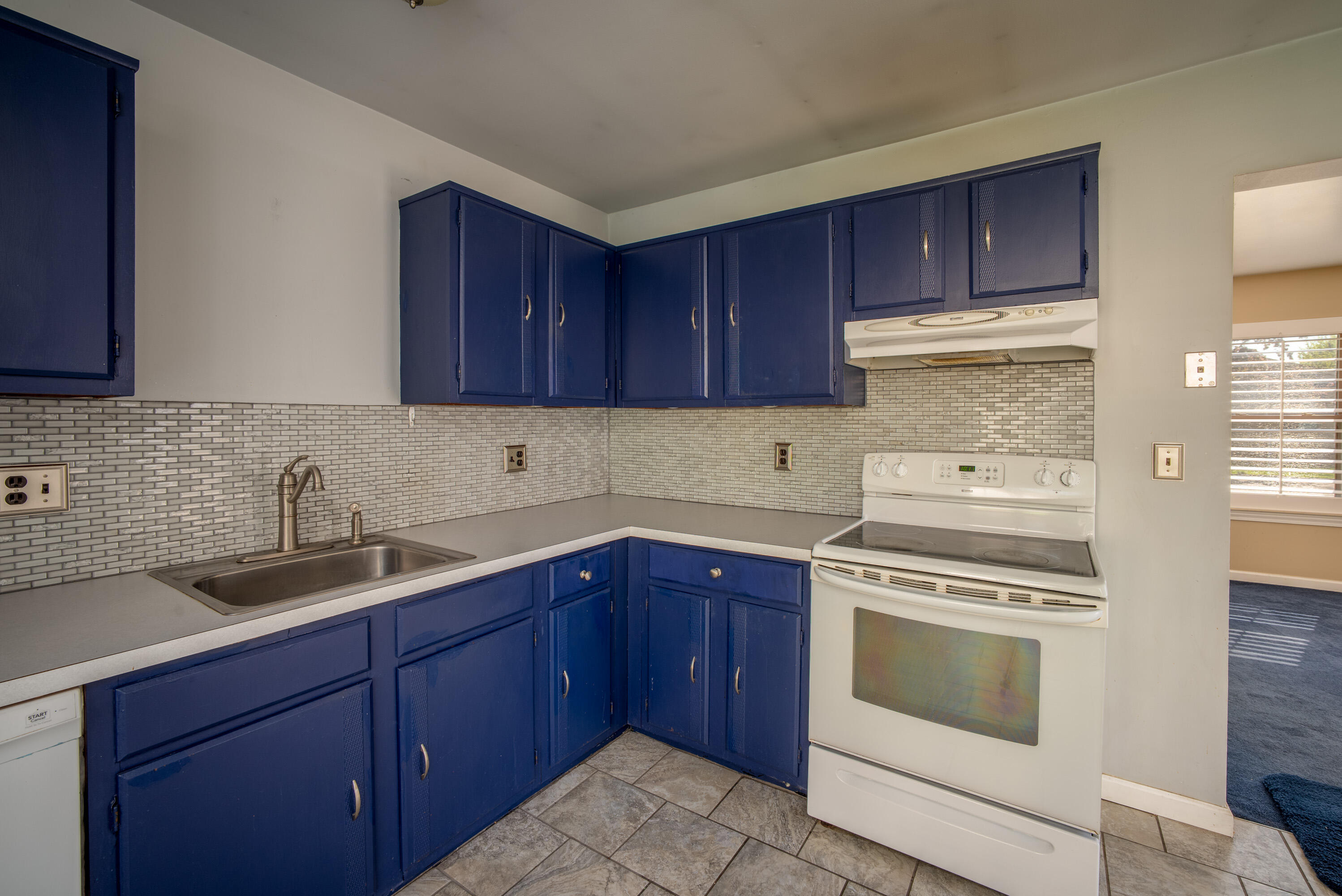 2887 Roundtree Drive