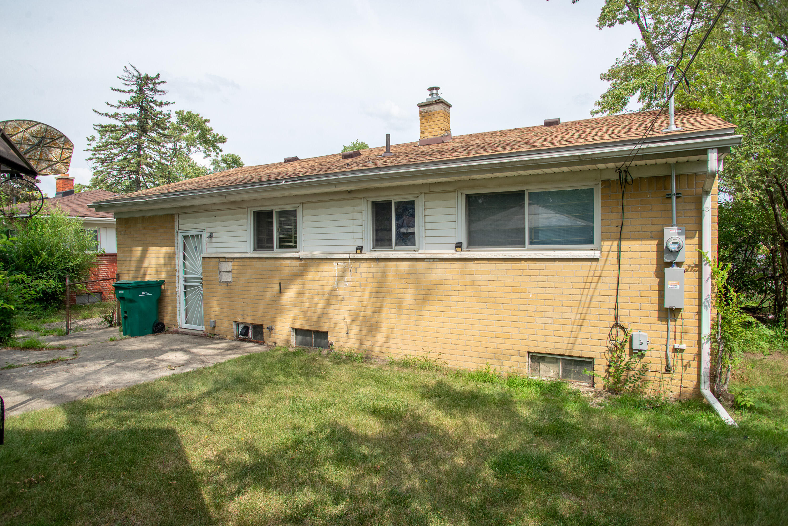 982 Desoto Avenue