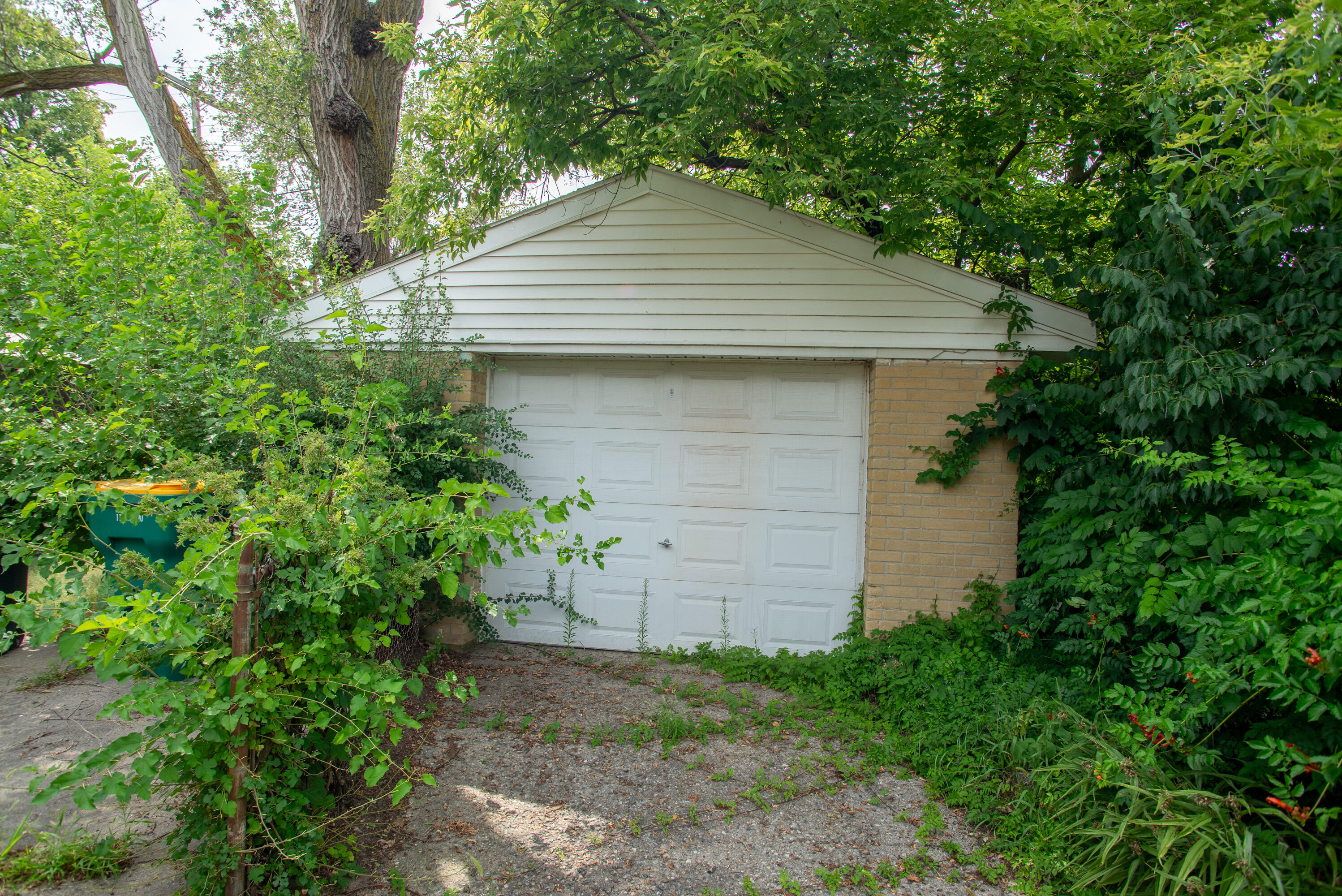 982 Desoto Avenue
