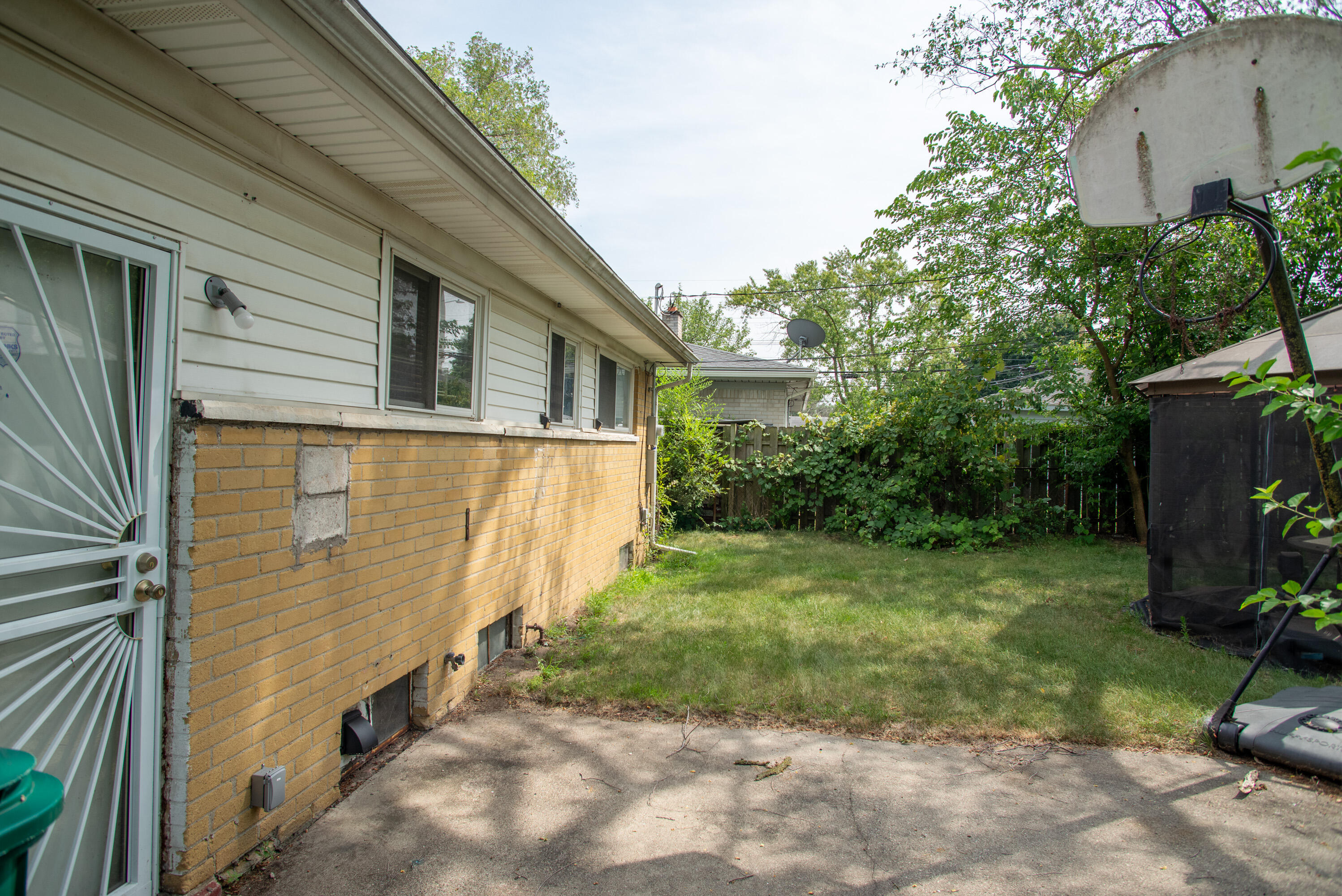 982 Desoto Avenue