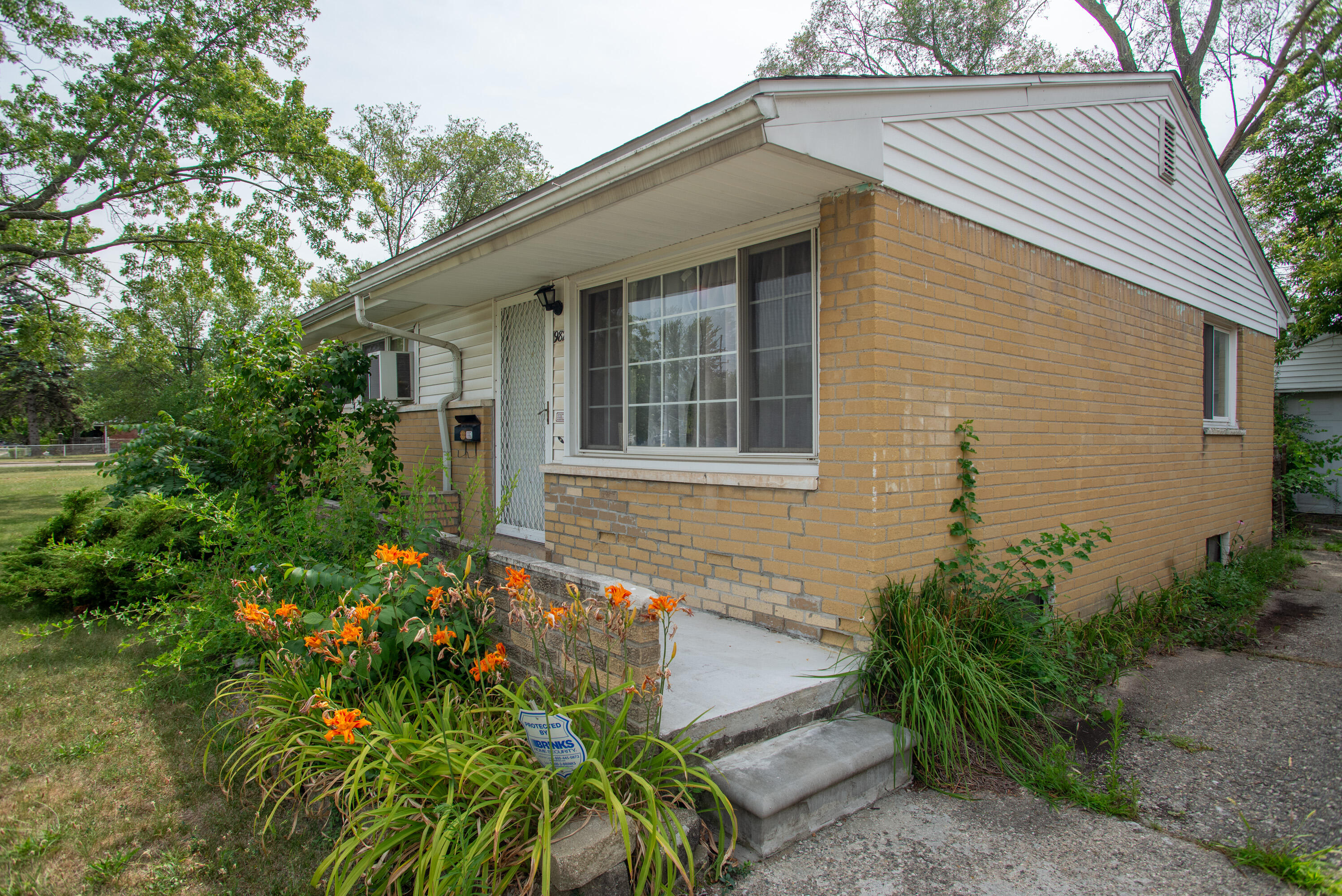 982 Desoto Avenue