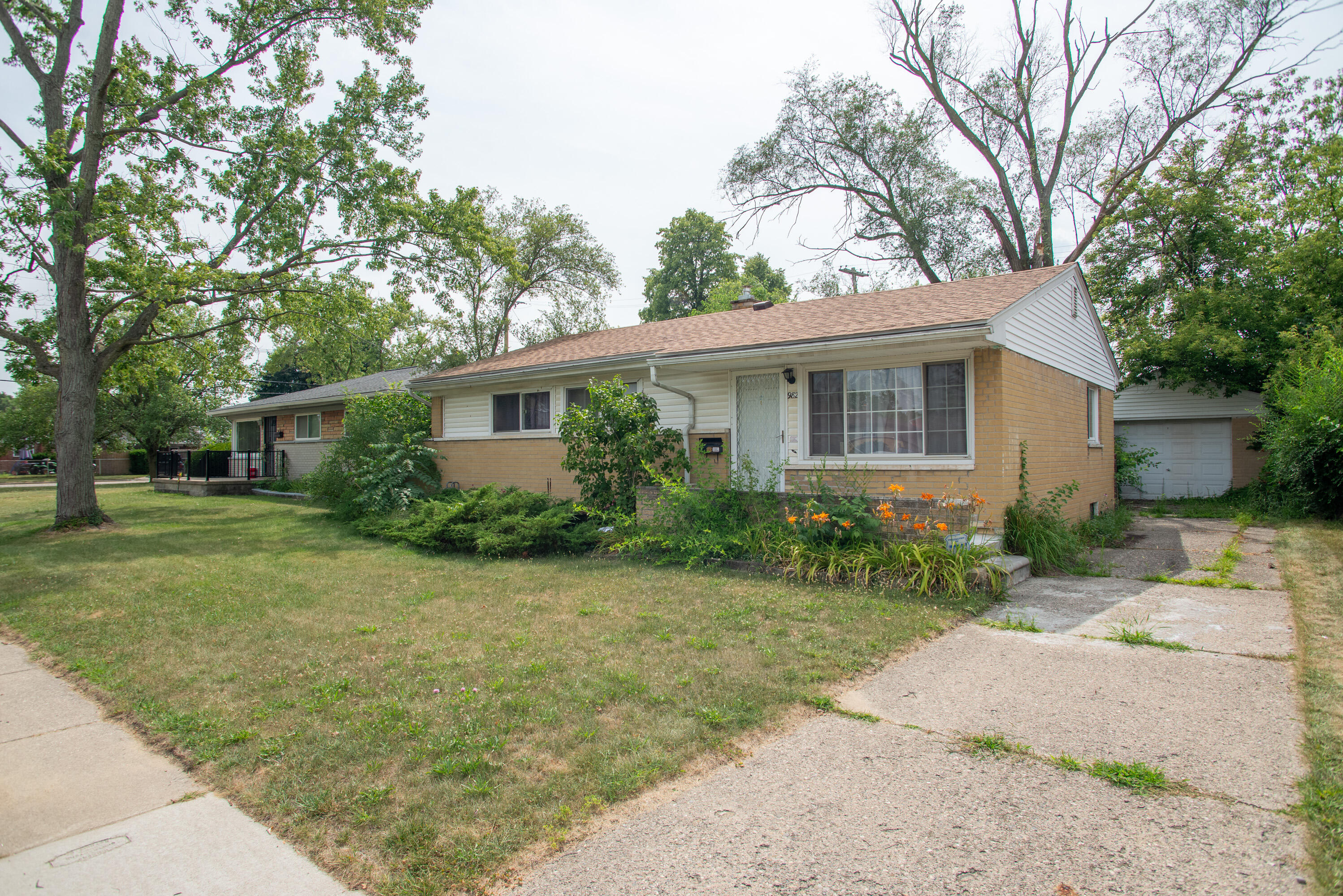 982 Desoto Avenue