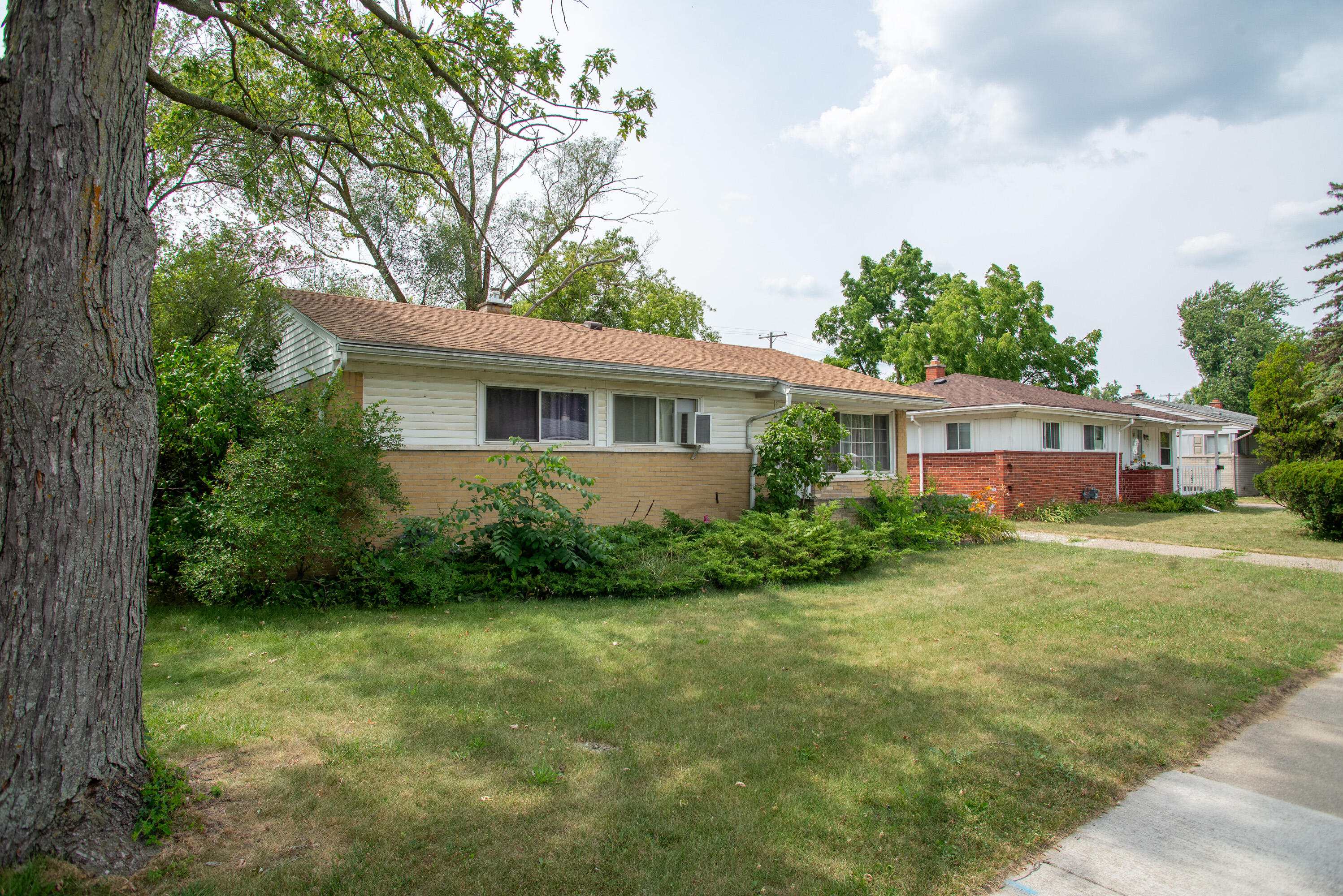 982 Desoto Avenue
