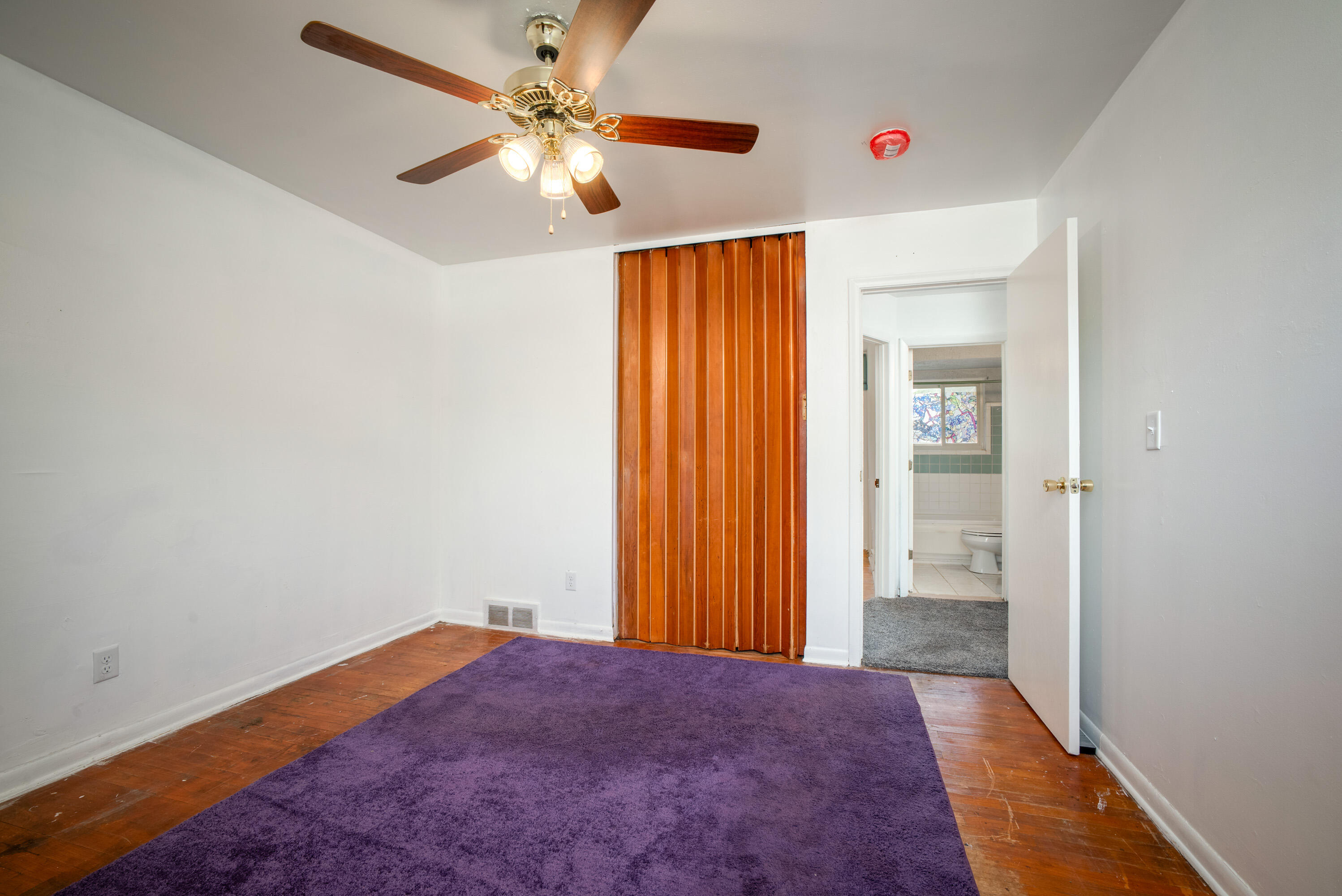 982 Desoto Avenue