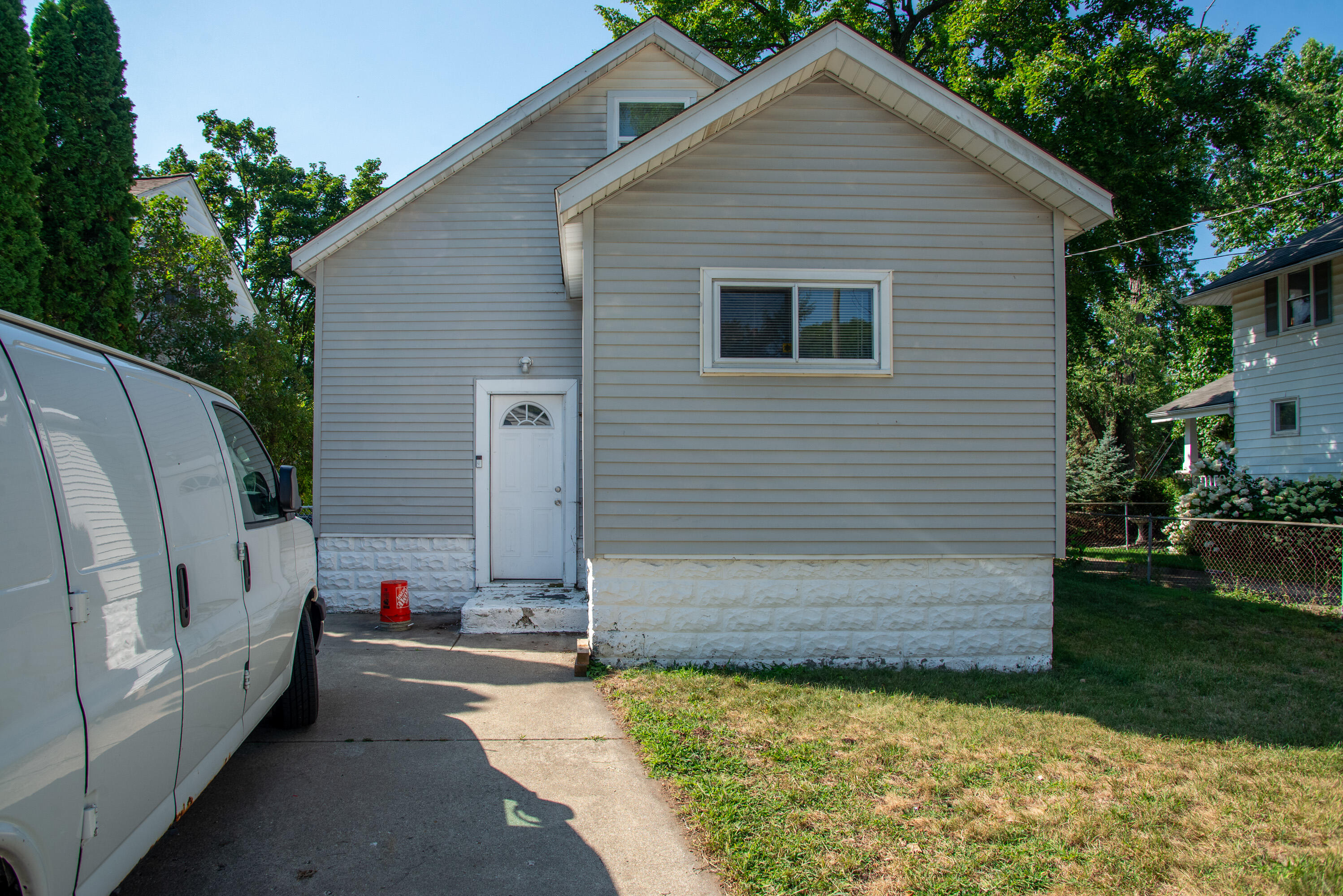 125 E Lawrence Avenue