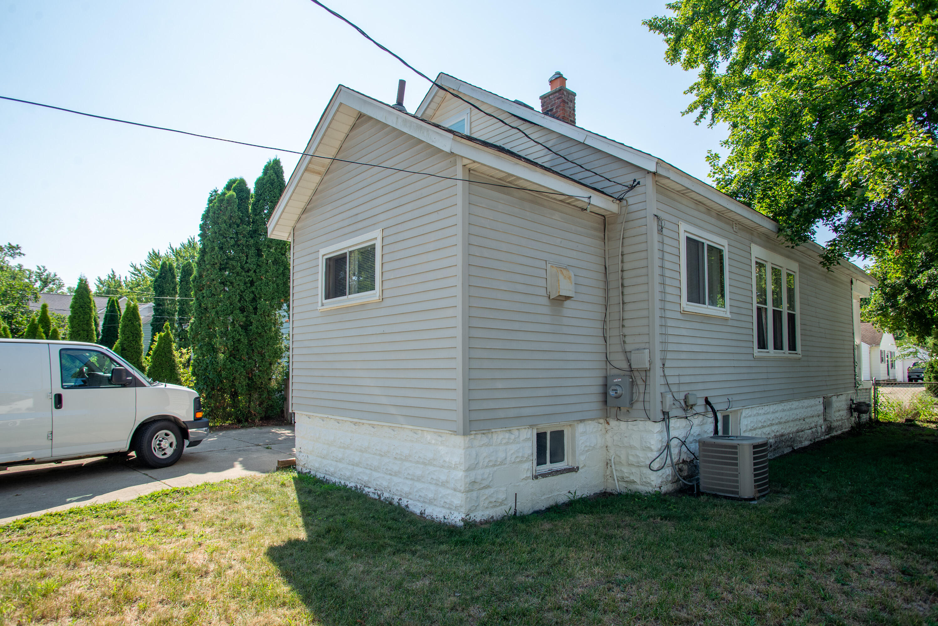 125 E Lawrence Avenue
