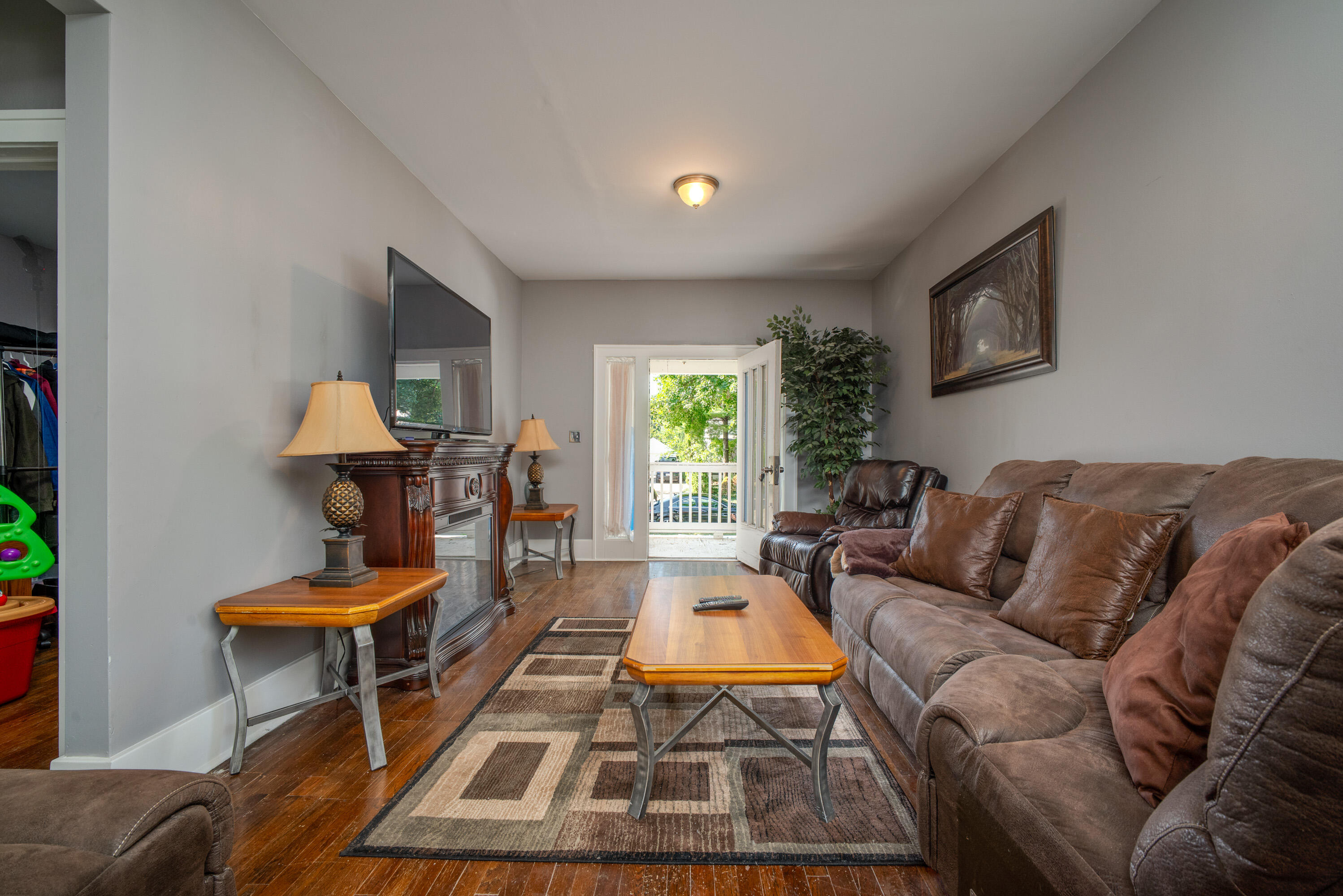 125 E Lawrence Avenue
