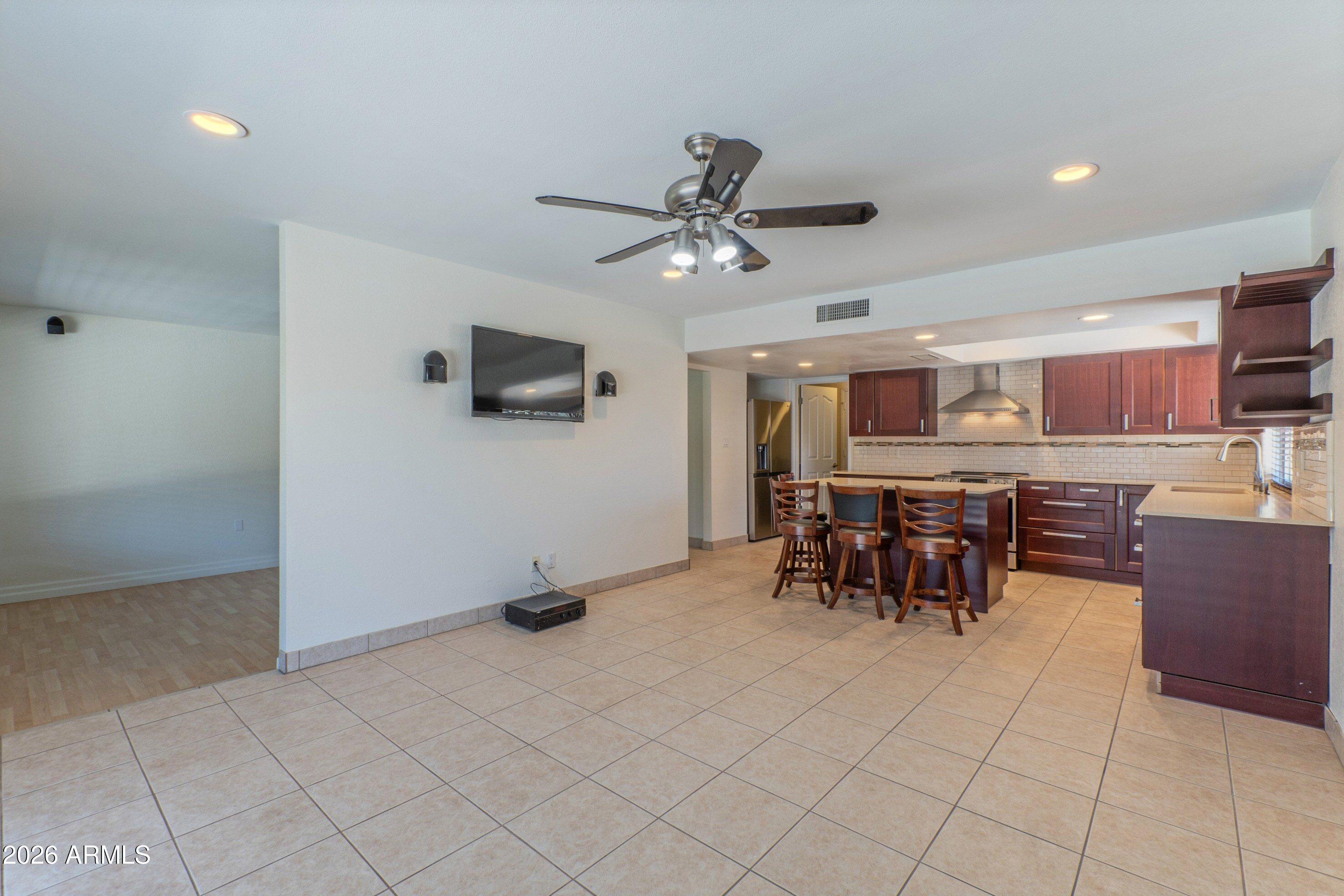 5149 E WALTANN Lane