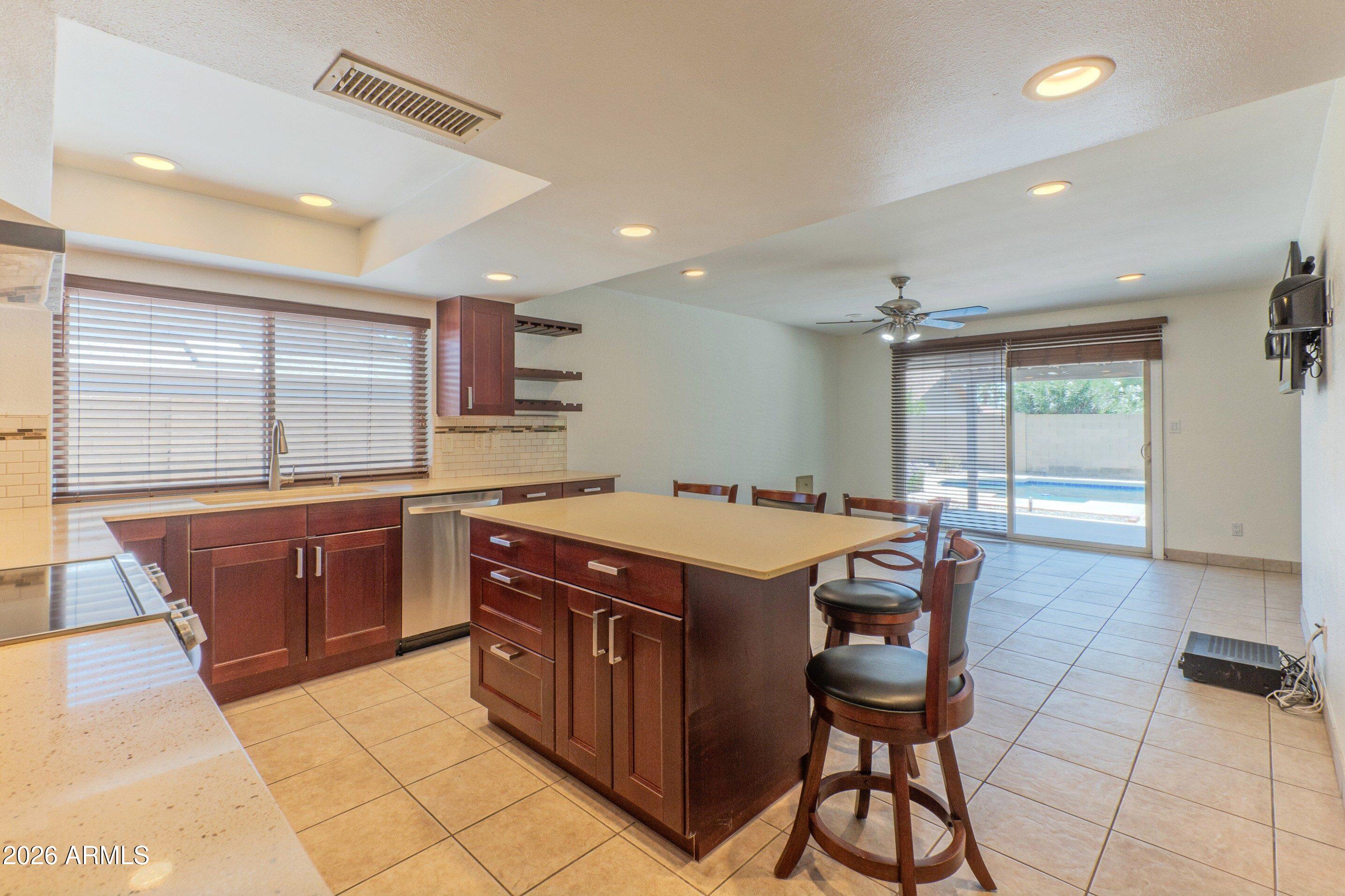 5149 E WALTANN Lane