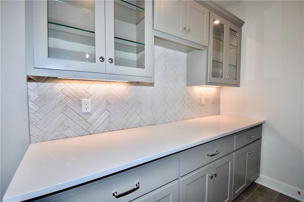 7616 N Sycamore Avenue