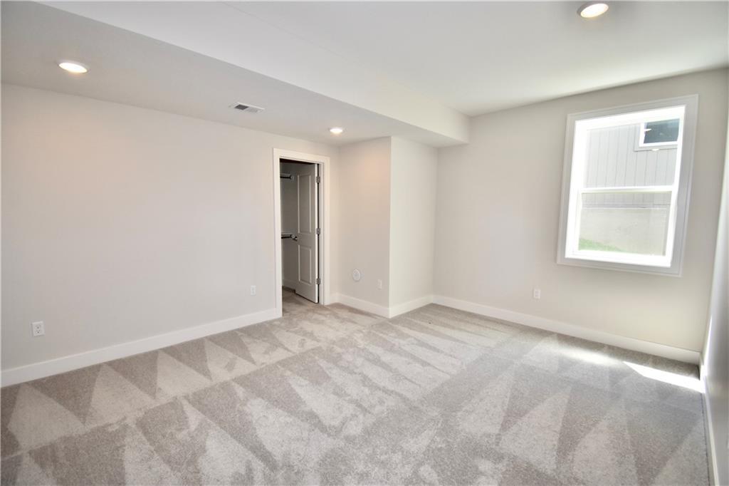 7616 N Sycamore Avenue