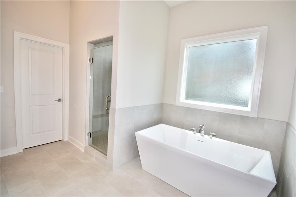 7616 N Sycamore Avenue