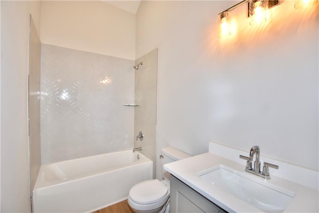 7616 N Sycamore Avenue