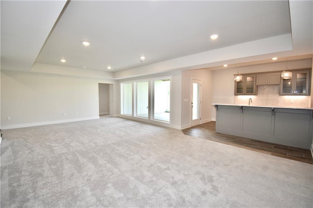 7616 N Sycamore Avenue