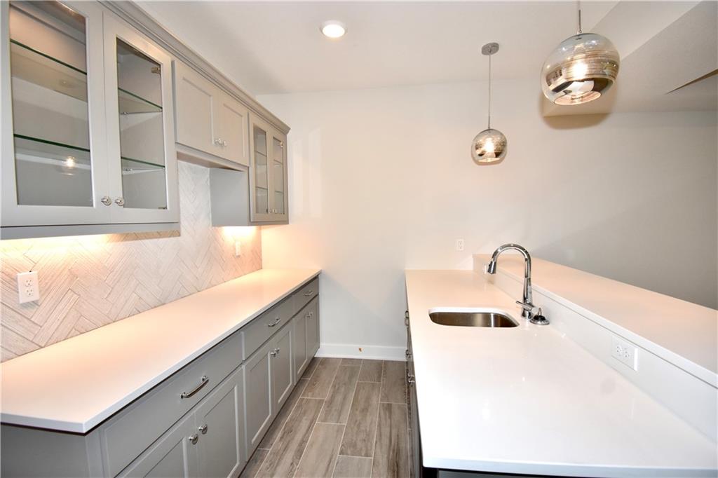 7616 N Sycamore Avenue