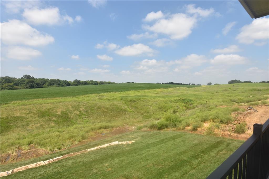 7616 N Sycamore Avenue