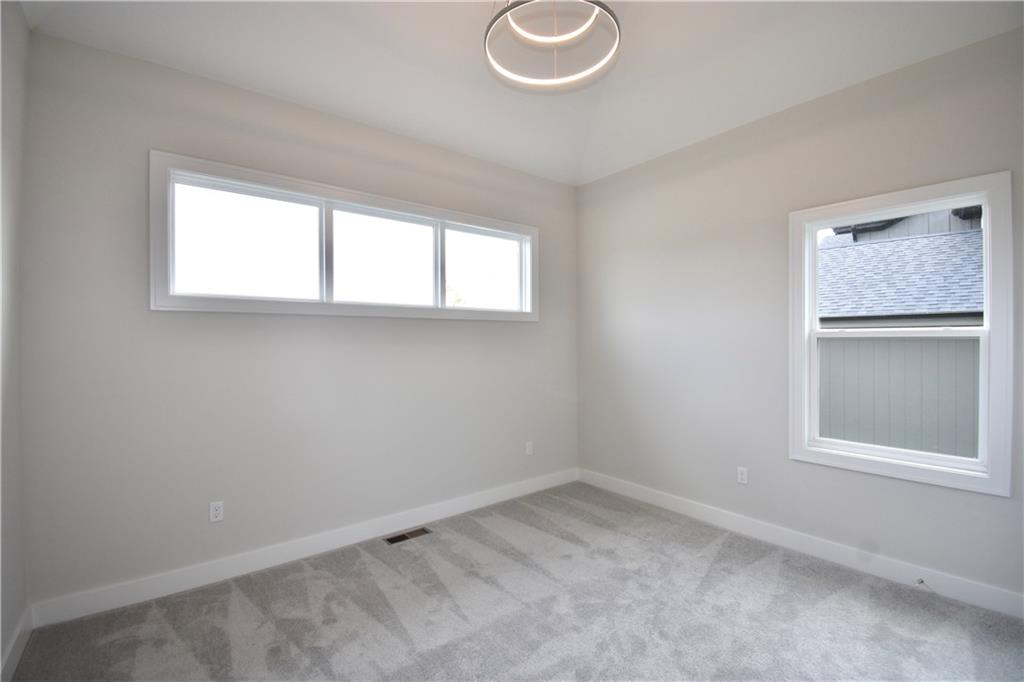 7616 N Sycamore Avenue