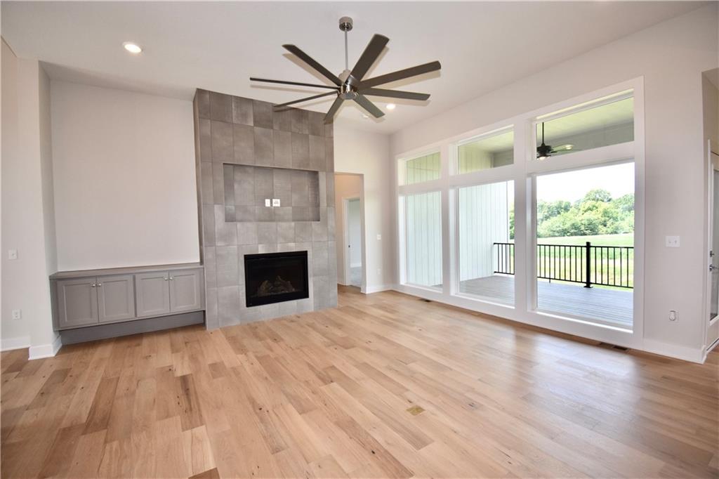 7616 N Sycamore Avenue