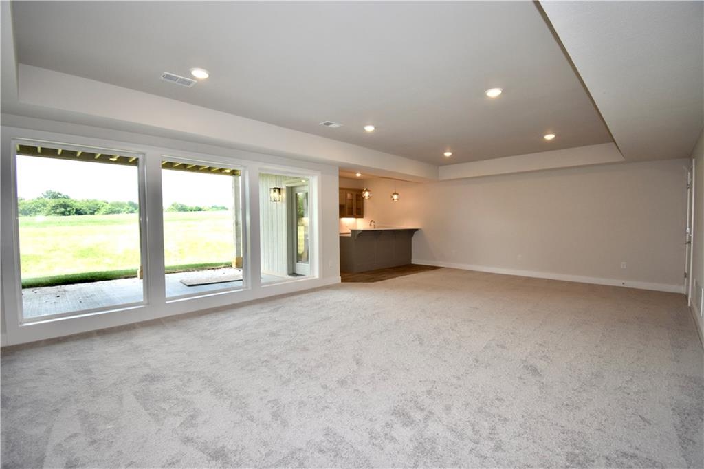 7616 N Sycamore Avenue