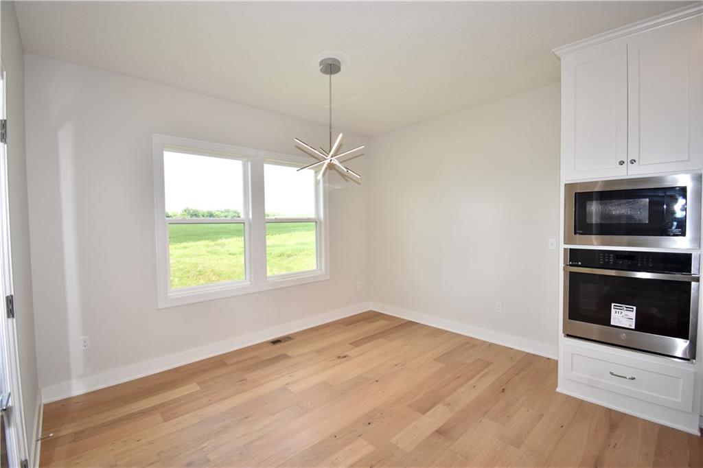 7616 N Sycamore Avenue