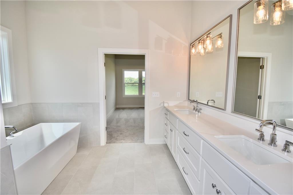 7616 N Sycamore Avenue