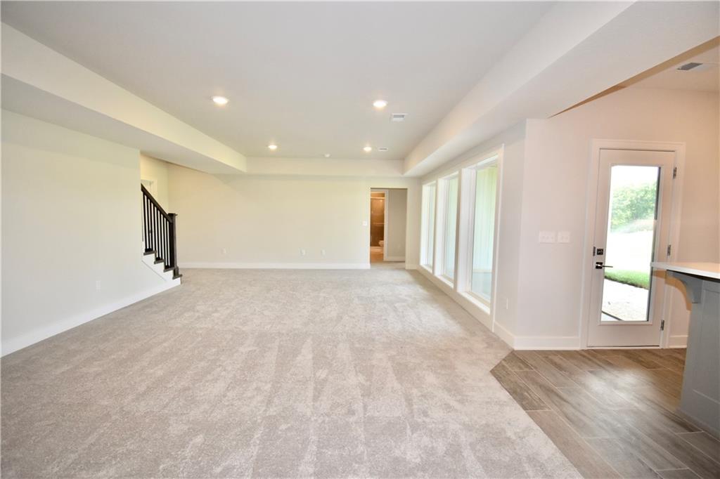 7616 N Sycamore Avenue