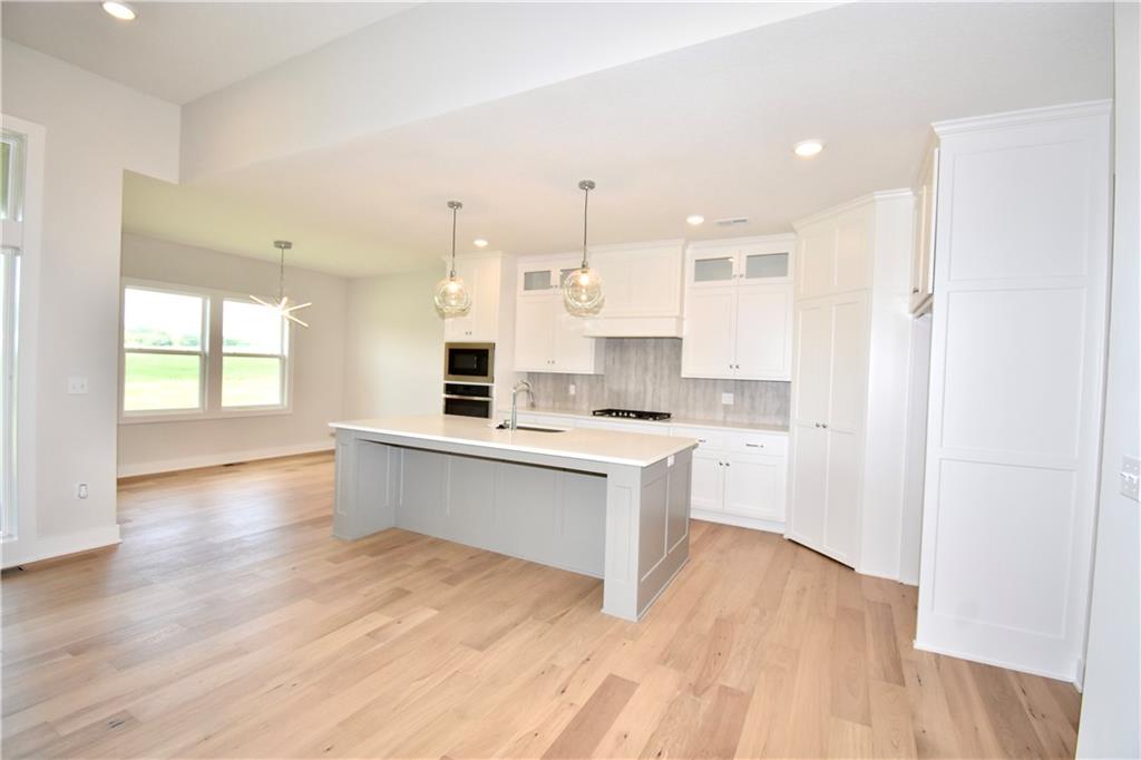 7616 N Sycamore Avenue