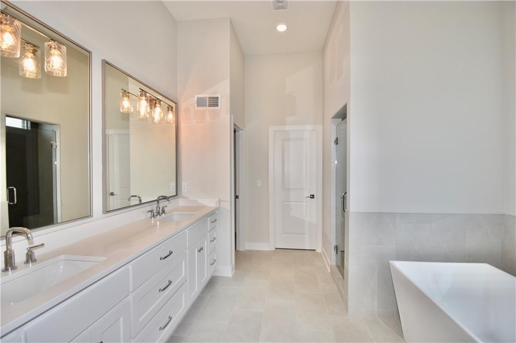 7616 N Sycamore Avenue