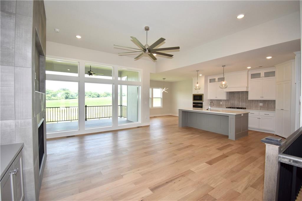 7616 N Sycamore Avenue