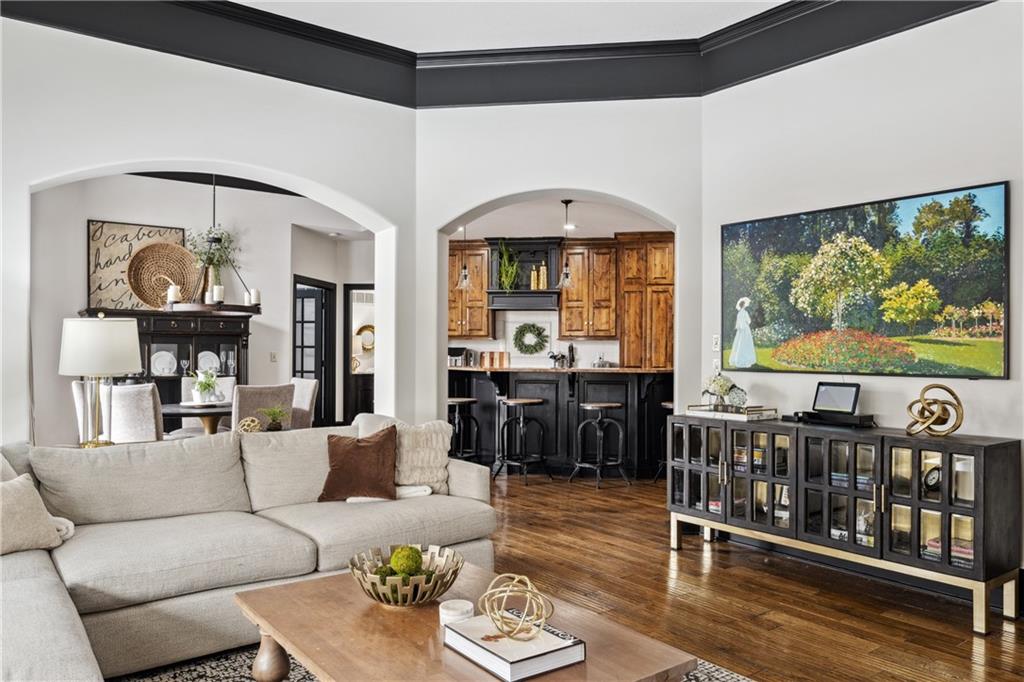 9016 N Glenwood Avenue