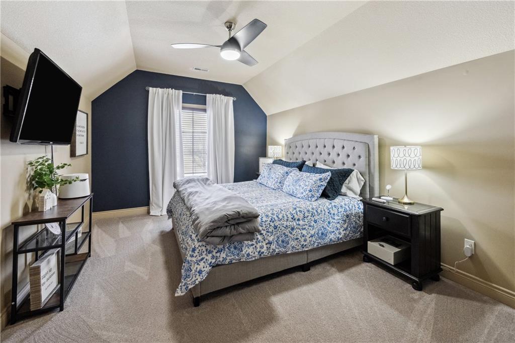 9016 N Glenwood Avenue