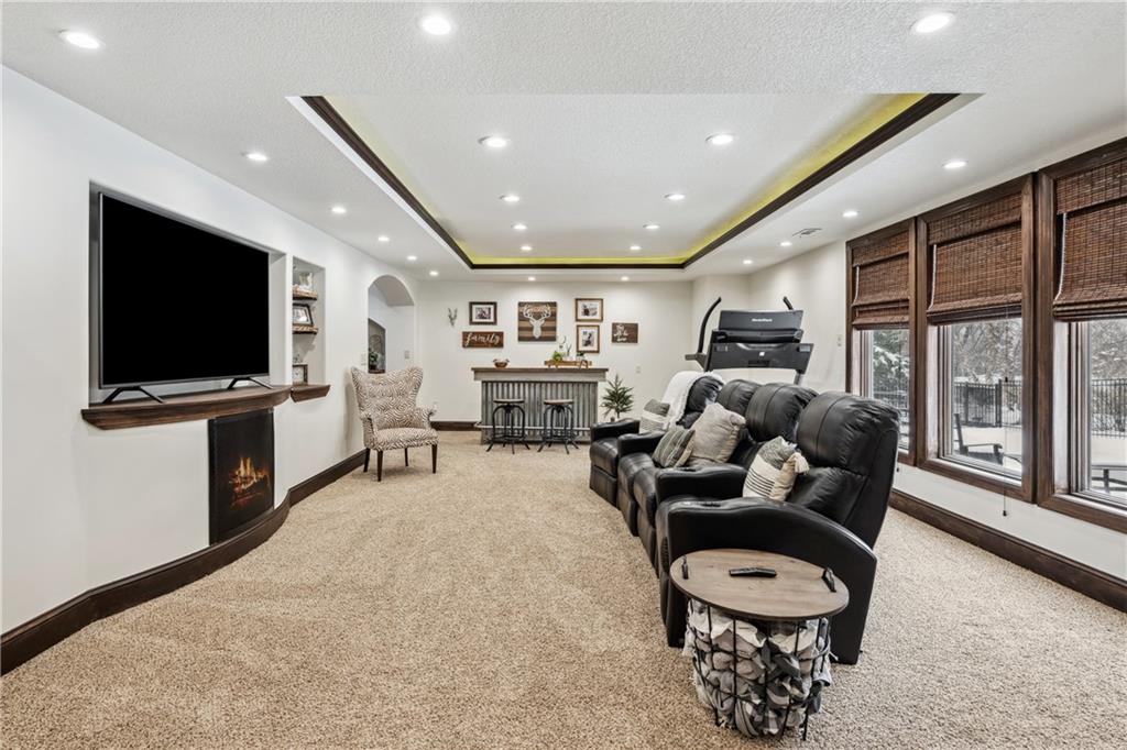 9016 N Glenwood Avenue