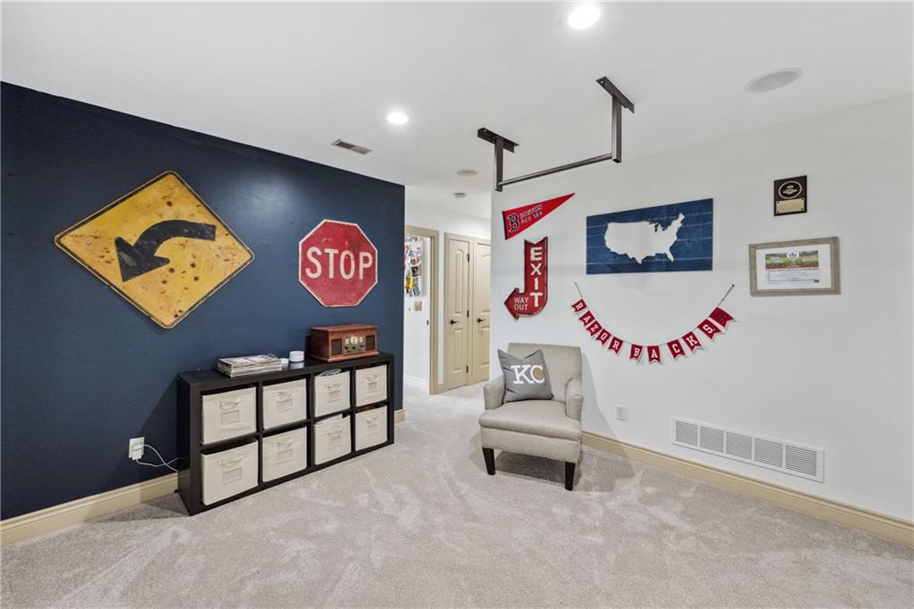 9016 N Glenwood Avenue