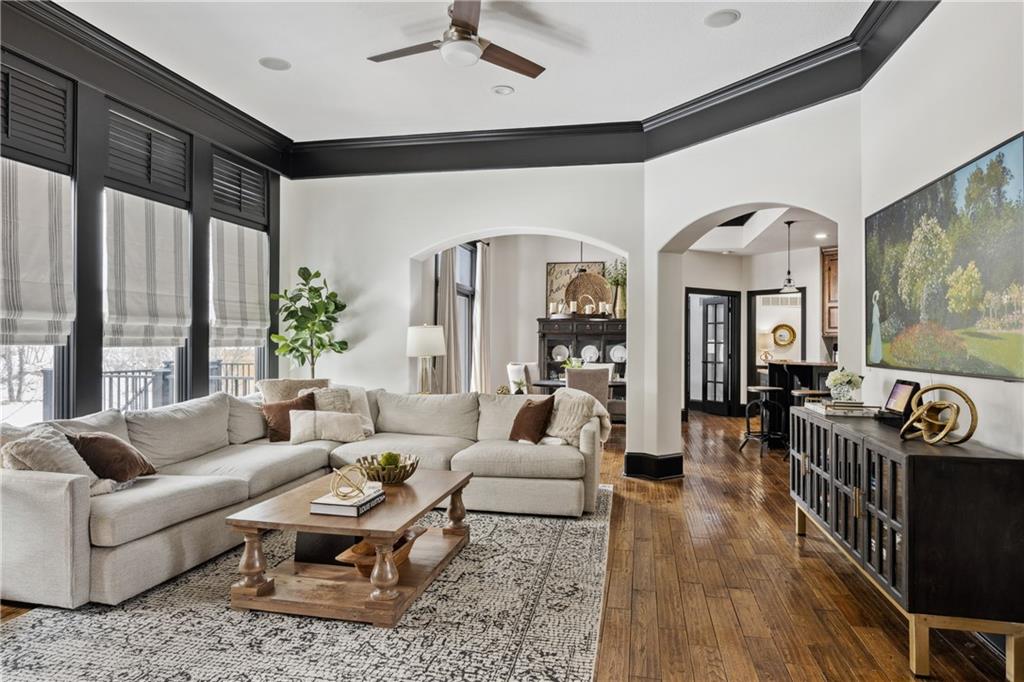 9016 N Glenwood Avenue