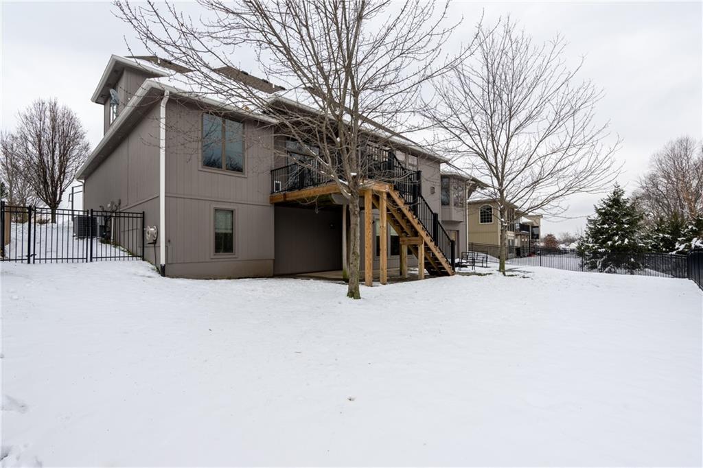 9016 N Glenwood Avenue