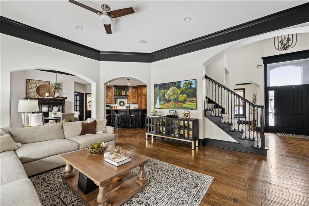 9016 N Glenwood Avenue