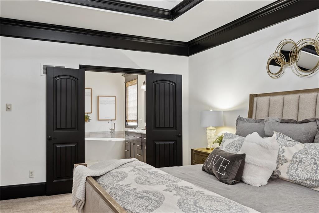 9016 N Glenwood Avenue