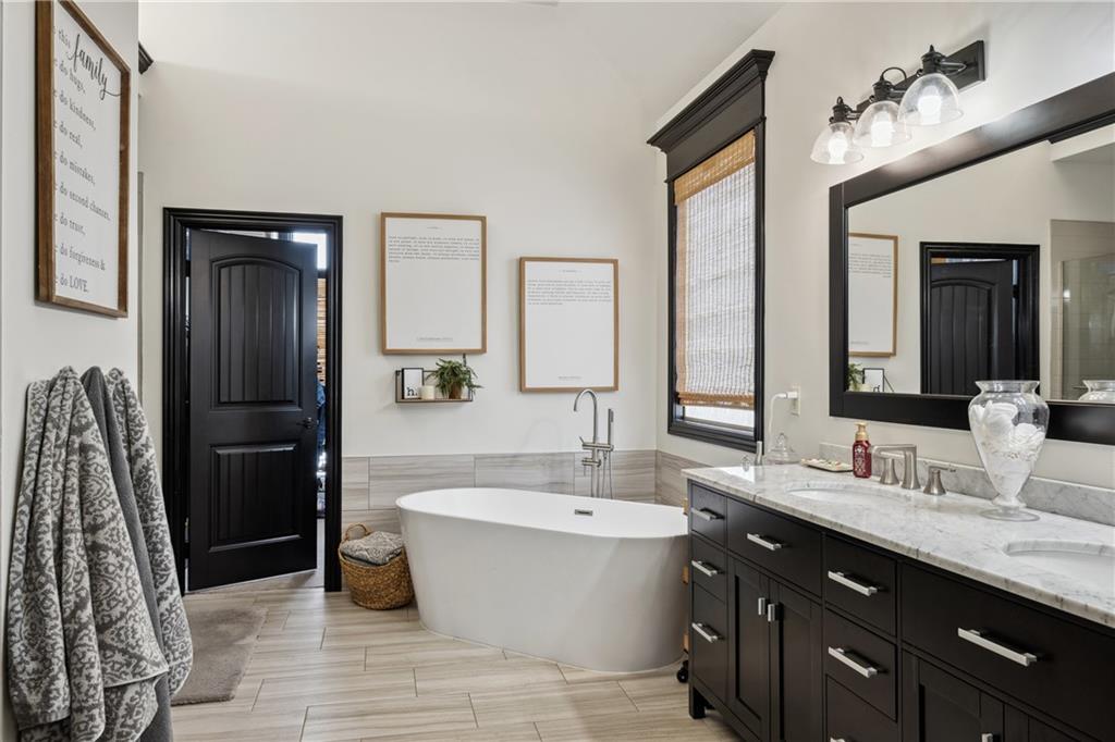 9016 N Glenwood Avenue