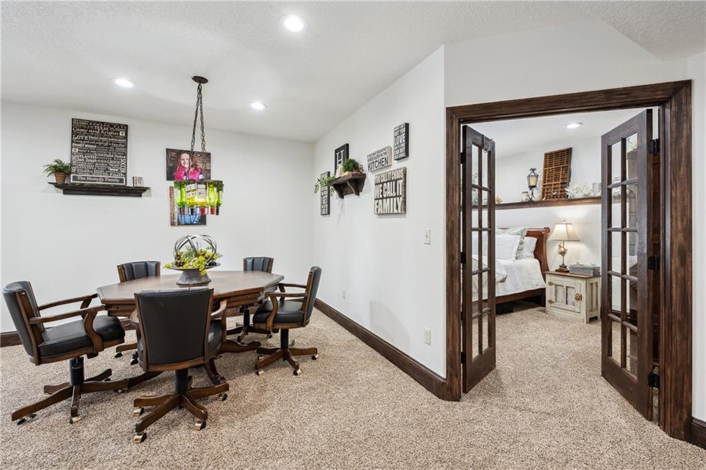 9016 N Glenwood Avenue