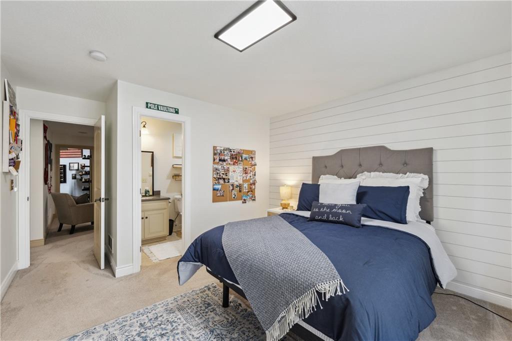 9016 N Glenwood Avenue