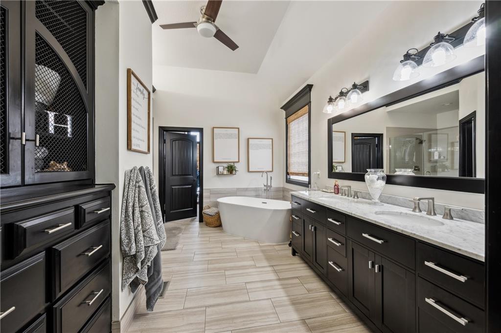 9016 N Glenwood Avenue