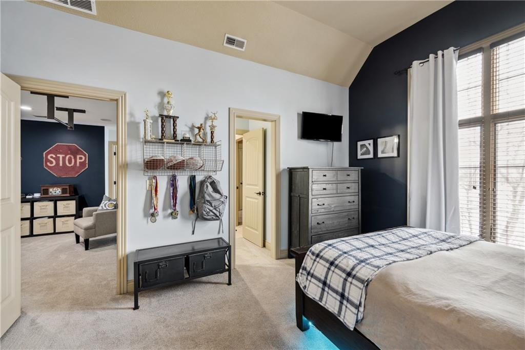 9016 N Glenwood Avenue