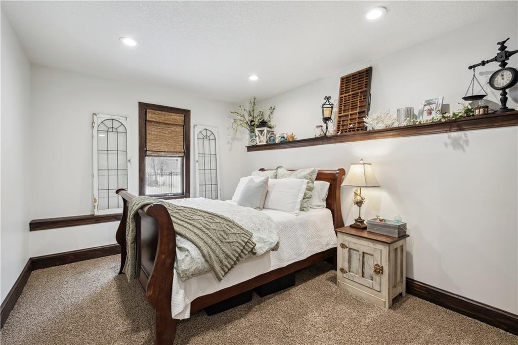 9016 N Glenwood Avenue