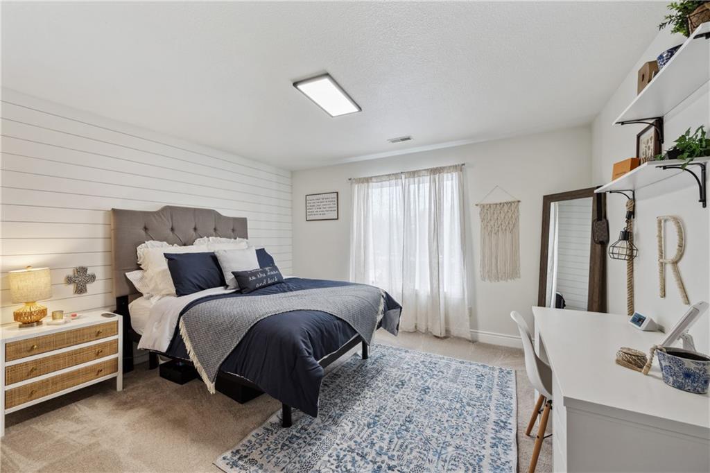 9016 N Glenwood Avenue